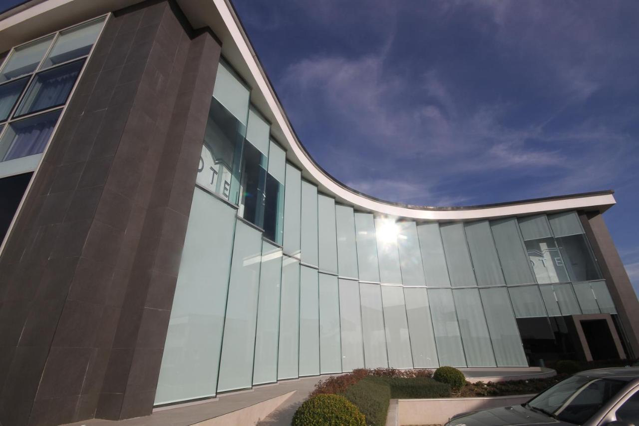 Albes Hotel Fier Exteriör bild