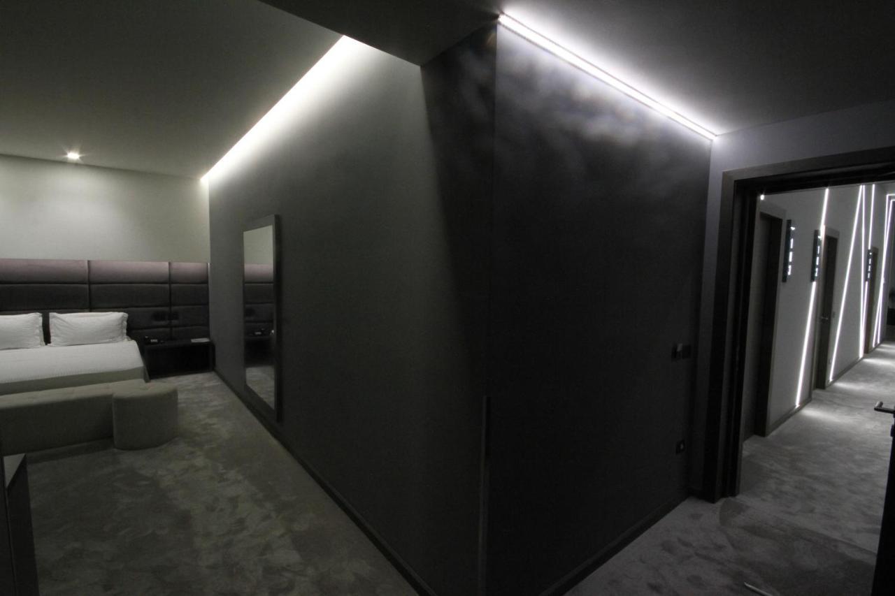Albes Hotel Fier Exteriör bild